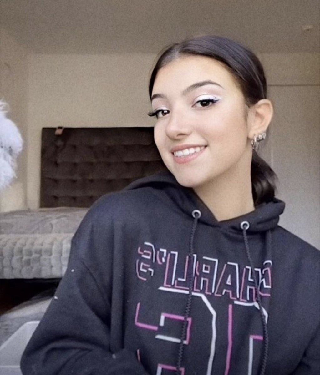 Mommy Charli Sub tweet media