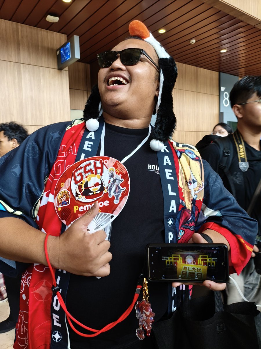 If you see this pic on your TL/FYP, you have been blessed by the local bringer of good fortune. Your gacha rolls will be great and plentiful, but only if you say "thank mr. Ember."