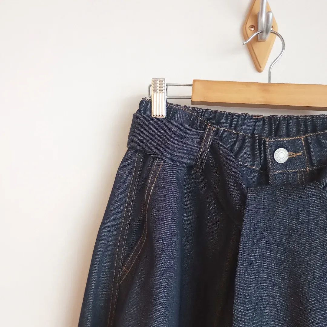 ota_all's tweet image. 🌿袖ベルト付きデニムパンツ🌿

シャツを腰に巻いているかのような、袖ベルトが付いているデニムパンツです。
ゆったりしたワイドパンツも、ウエストマークすることで、メリハリがつき、かっこよく決まります♪
薄手のデニムで、暑い季節も活躍してくれますよ✨

#デニムパンツ
#生デニム
#priority