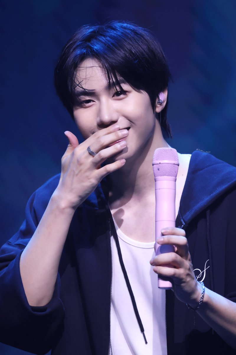 7ron_on17's tweet photo. 260419 Sur(fp)hase 팬콘서트 밤공

코피 아니고 땀💦

#강승식 #승식 #KANGSEUNGSIK #SEUNGSIK #スンシク #Sur_fp_hase https://t.co/LMvXzECNPJ
