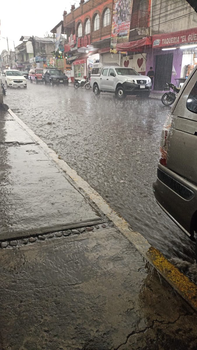 TlalpanVecinos's tweet image. ⛈️ ¡ATENCIÓN! Ya llueve fuerte en CDMX.

Reporten: ¿Cómo está la situación en su calle o avenida? 👇
🚦 Tráfico:
🌊 Inundaciones:
📍 Ubicación:

¡Manejen con mucha precaución, el pavimento está muy resbaloso! 🚗⚠️
#Tlalpan #Lluvia #Precaución #CDMX #AlertaVial