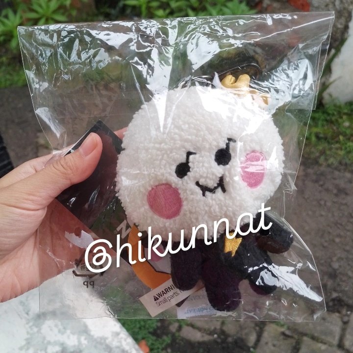 hikunnat's tweet photo. WTS WTS WTS 
★ preloved bc kr yochi 200k

》masih ada tagnya
》booked = dp
》boleh fullpayment
》cod concert pulse on day 1 or 2
🏠 dom tangerang selatan

#YOCI #TRUZ #TREASURE https://t.co/N4ODQFG2vN