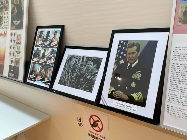 Mituhiro_8151's tweet image. トップガンマーヴェリックでも登場した懐かしの写真も展示されます！
まるでマーヴェリックのガレージにいるかのようなオフ会です🏍️✈️

チケットはこちら👇
ticketdive.com/event/tomcruis…

#topgun #トップガン 
#TomCruise #トムクルーズ