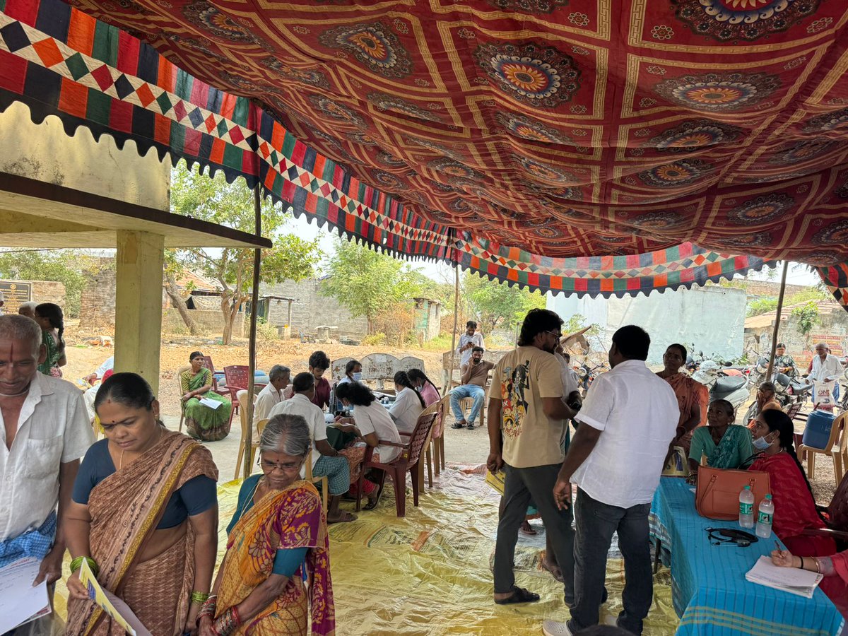 srinivasGa2000's tweet photo. Free Health Camp At Sriramulapally village of kamalapur mandal , Hanamkonda#Warangal#Kazipet#HanamkondaDiaries#FreeHealthCamp#MedicalCamp#HanamkondaHospitals#FreeCheckup#CommunityHealth
#HealthyLiving#DoctorConsultation#HealthcareForAll
#FreeHealthCamp #Hanamkonda https://t.co/B9nYPmbEy2