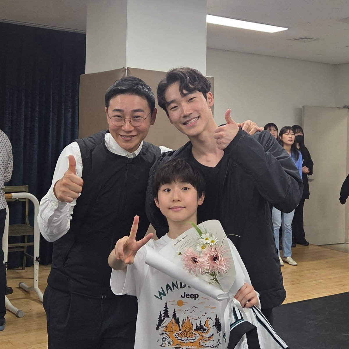 어뚜캐 이거 뭐야ㅜㅜㅜㅜㅜㅜㅜ
우진⁴이의 성인빌리인 선우빌리와
선우빌리의 성인빌리였던 현지쌤ㅜㅜㅜㅜ