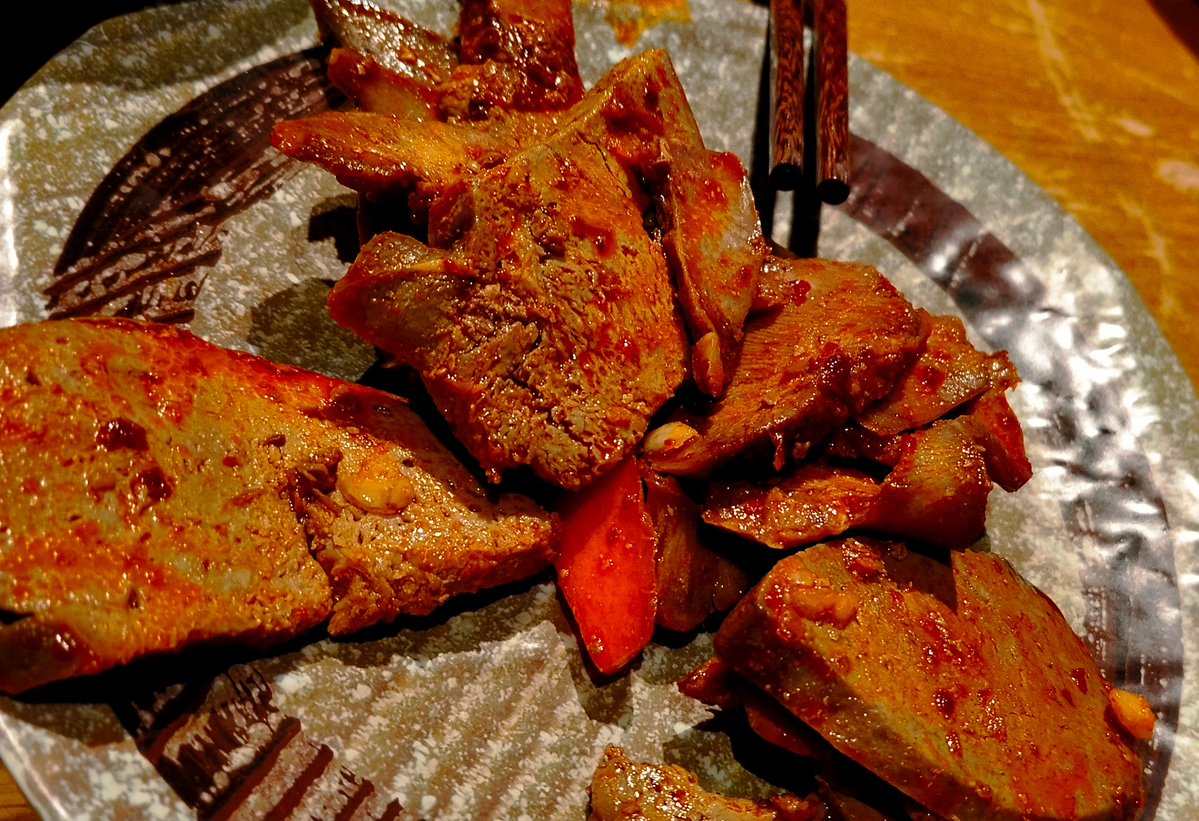 Kinokono117's tweet image. ■豚肉の辛味噌炒め(池袋)
■ランチビュッフェ付き 税込980円

単品料理を注文すると、追加料無しでランチバイキングを利用できる。ご飯、スープ、サラダ系、餃子系、味付け玉子、レバー炒め、チャーハン等など……　味は辛くて本格的。こんなんで儲かるの？🥳🍄🍄🍄🍄 #ランチ #lunch #ラーメン