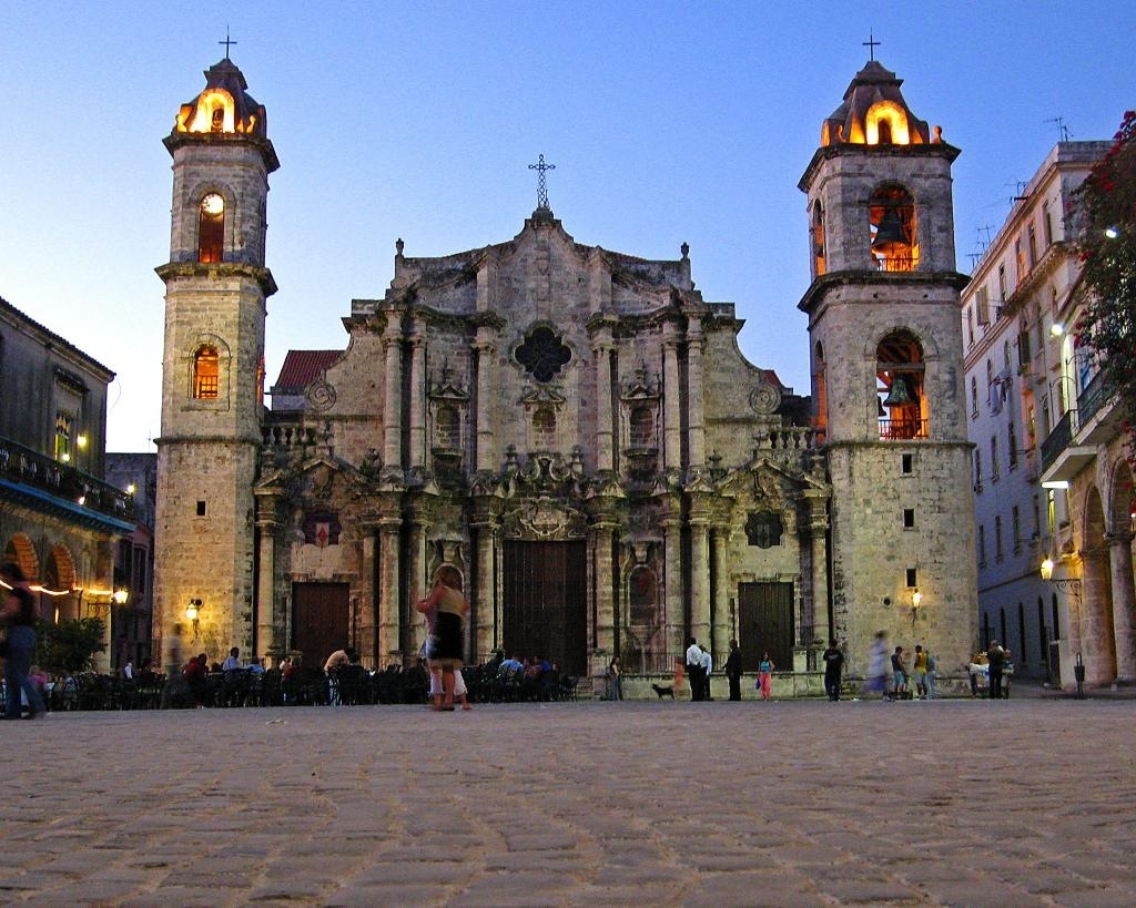 Déjate envolver por la magia colonial de La Habana Vieja 🌅❤️. Camina sus calles y siente el encanto único de su historia viva. #LaHabana #ViajaDiferente

¿Listo para descubrirla? Escríbeme por DM para más info o cotización. ✉️✨

 ✈️🚢🚂 #QuieroViajar #QuieroEstarAhi