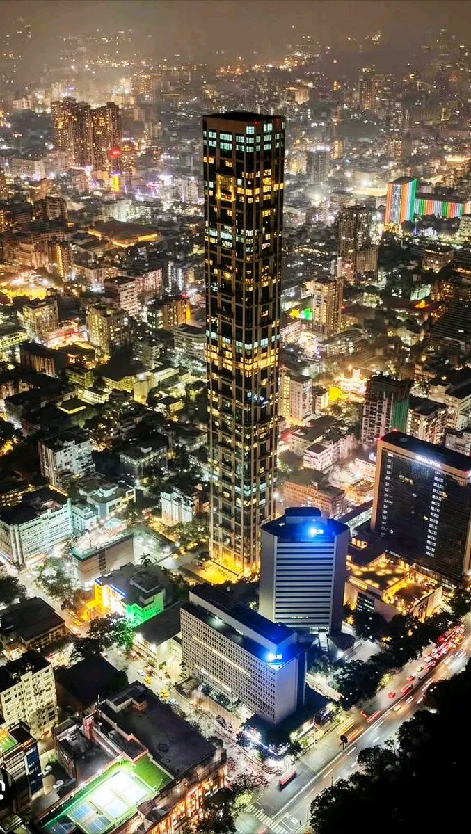 Gramergolpo's tweet image. A night view of Kolkata India 🇮🇳

📷Rohanpal