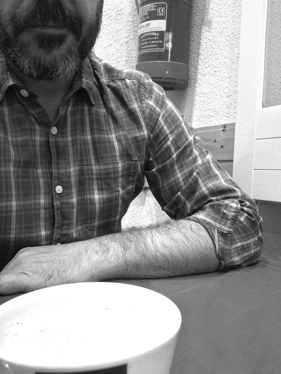 JuanPm92588109's tweet image. #lunes #cafe Hoy si necesito el extintor que me han puesto el cafe con lava volcánica. Buenos dias Loc@s