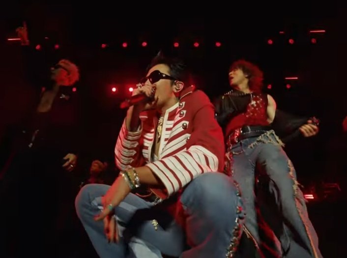 8lo8lodrgn's tweet photo. THATS MY FAMILY RIGHT THERE 

#BIGBANG_IS_BACK
#BANGCHELLA https://t.co/usBxQNGrGH
