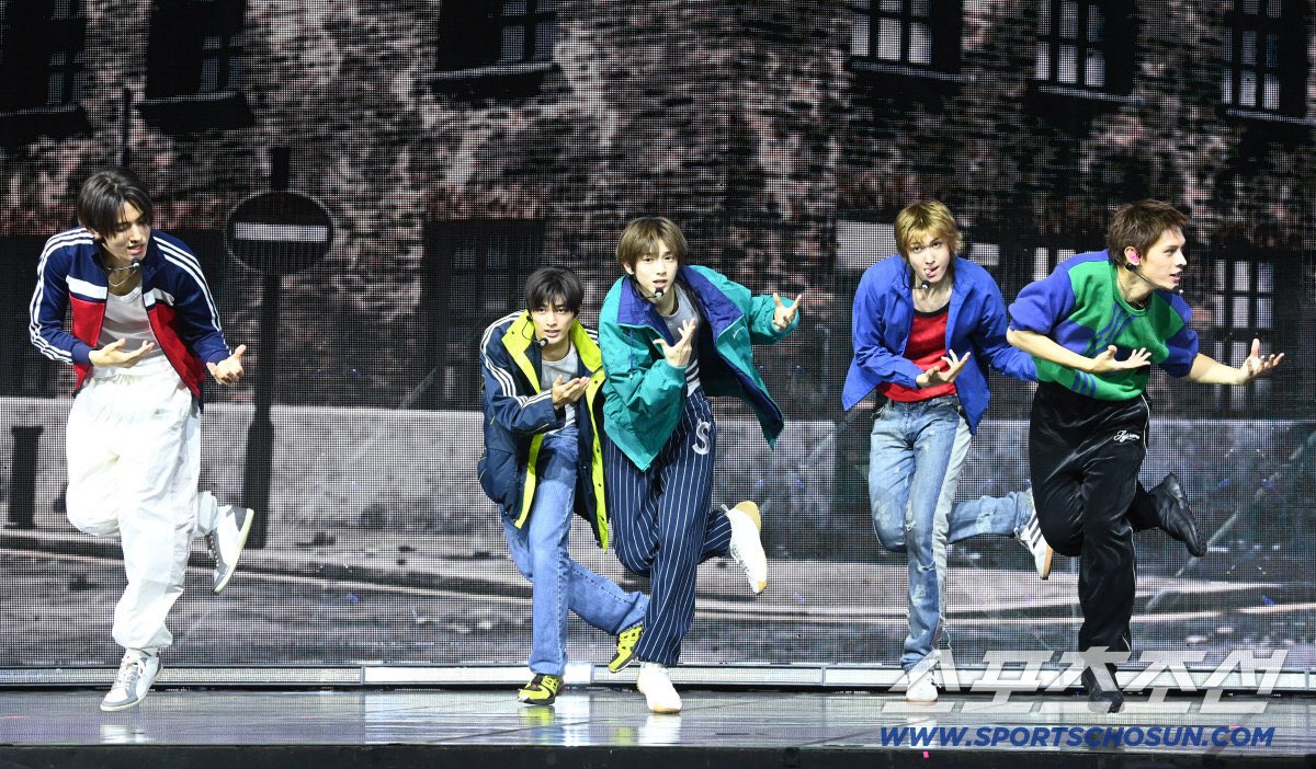 18 ᡣ𐭩. tweet media