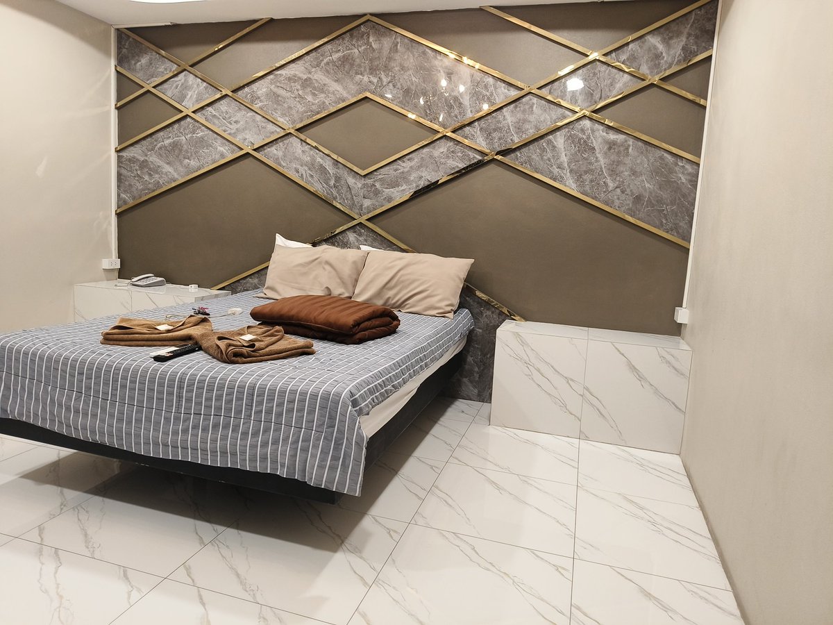 Lik e__ SWing 👩‍❤️‍👩 tweet media