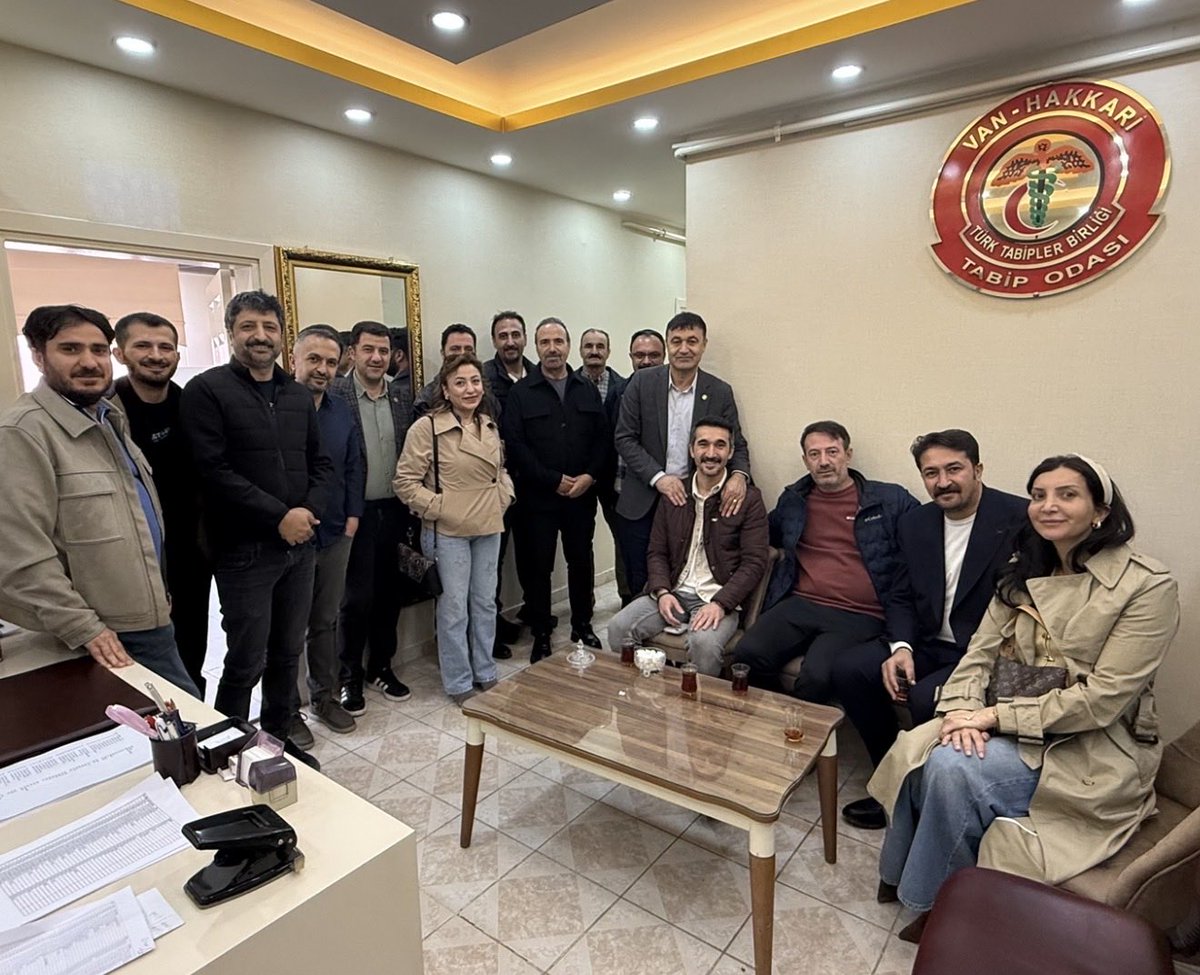 vanhakkaritabip's tweet photo. Van Hakkari tabip odasının hafta sonu yapılan seçimlerinde demokratik hekim grubu tek listeyle girdiği seçimi kazandı. 
Önümüzdeki günlerde görev dağılımı yapılacak. https://t.co/amnH3HIzXa