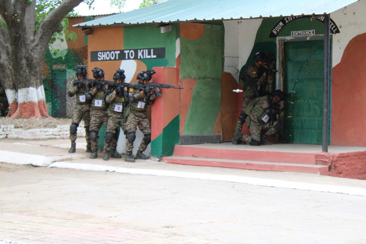 RisingStarCorps's tweet image. #IndianArmy #StrongAndCapable

#TigerDivision conducted Counter Terrorism training with #JmuKmrPolice at #Jammu, enhancing synergy and interoperability 

@adgpi @WesternComd_IA @PROdefencejammu