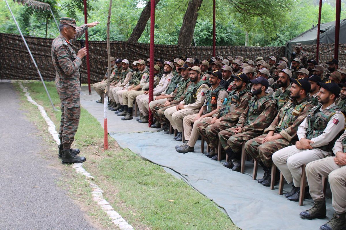 RisingStarCorps's tweet image. #IndianArmy #StrongAndCapable

#TigerDivision conducted Counter Terrorism training with #JmuKmrPolice at #Jammu, enhancing synergy and interoperability 

@adgpi @WesternComd_IA @PROdefencejammu