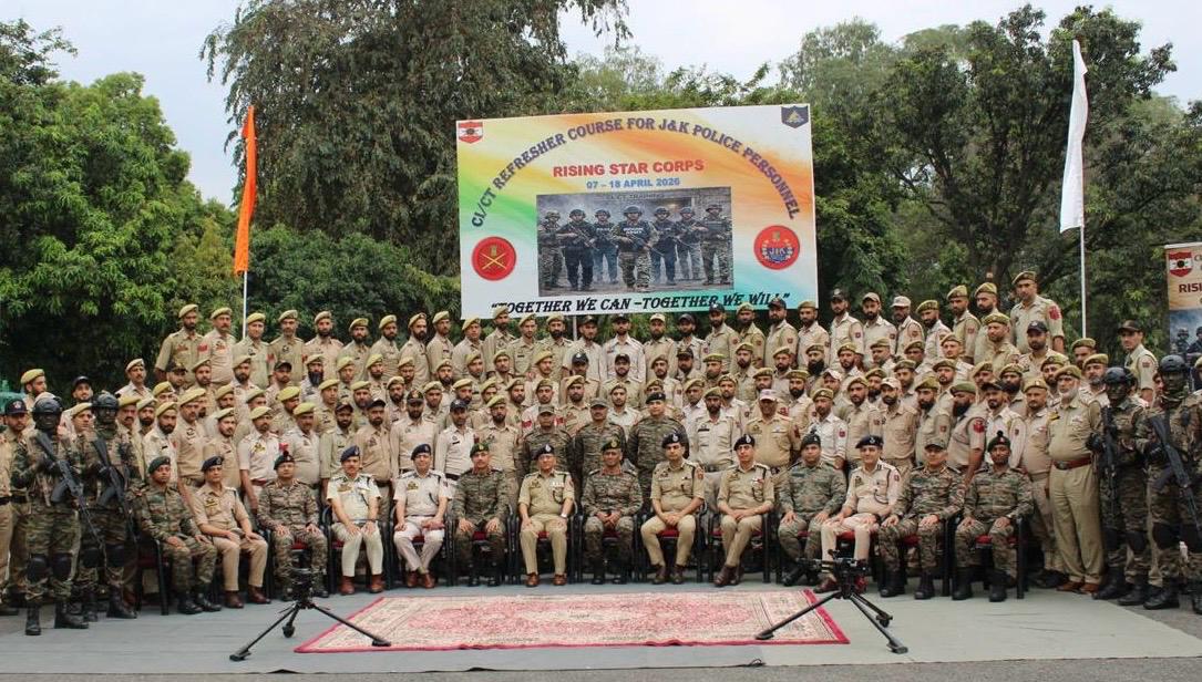 RisingStarCorps's tweet image. #IndianArmy #StrongAndCapable

#TigerDivision conducted Counter Terrorism training with #JmuKmrPolice at #Jammu, enhancing synergy and interoperability 

@adgpi @WesternComd_IA @PROdefencejammu