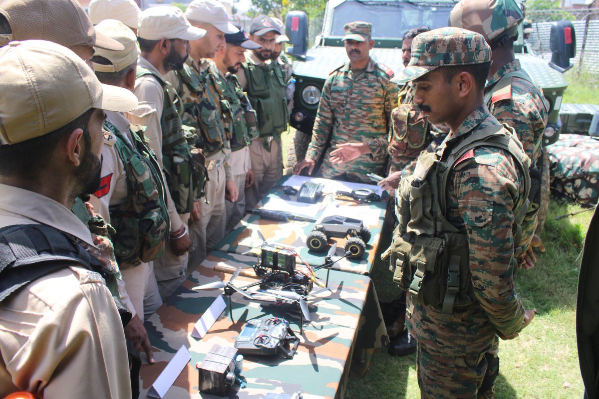 RisingStarCorps's tweet image. #IndianArmy #StrongAndCapable

#TigerDivision conducted Counter Terrorism training with #JmuKmrPolice at #Jammu, enhancing synergy and interoperability 

@adgpi @WesternComd_IA @PROdefencejammu