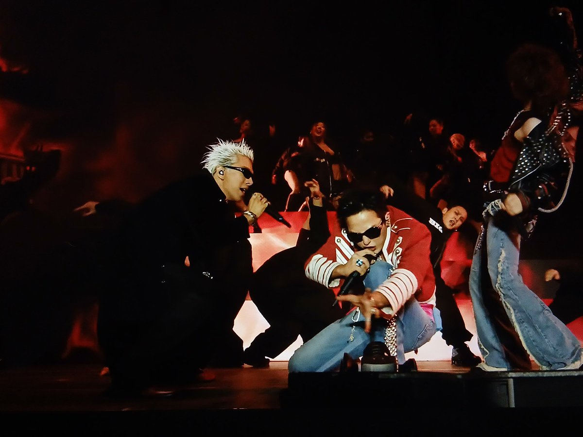ETERNALLYFORGD's tweet photo. BIGBANG IS BACK #BANGCHELLA https://t.co/Y6OoSmC1M2