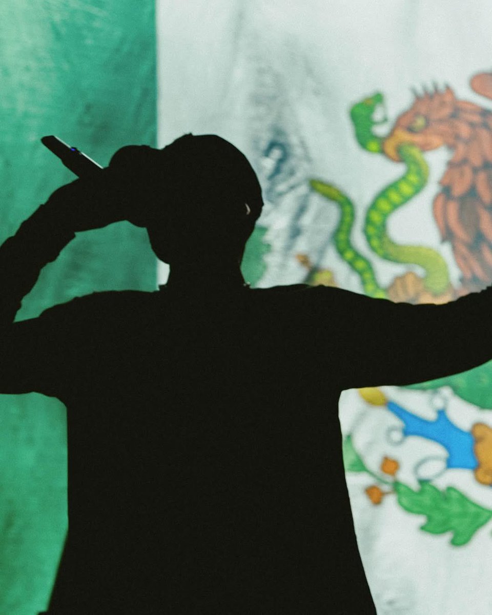 Oficialmente Peso Pluma ya estuvo en los siguientes Coachella;

2023: CHANEL junto a Becky G.
2024: PESOCHELLA
2025: LUNA junto a Junior H.
2026: QLONA junto a Karol G.