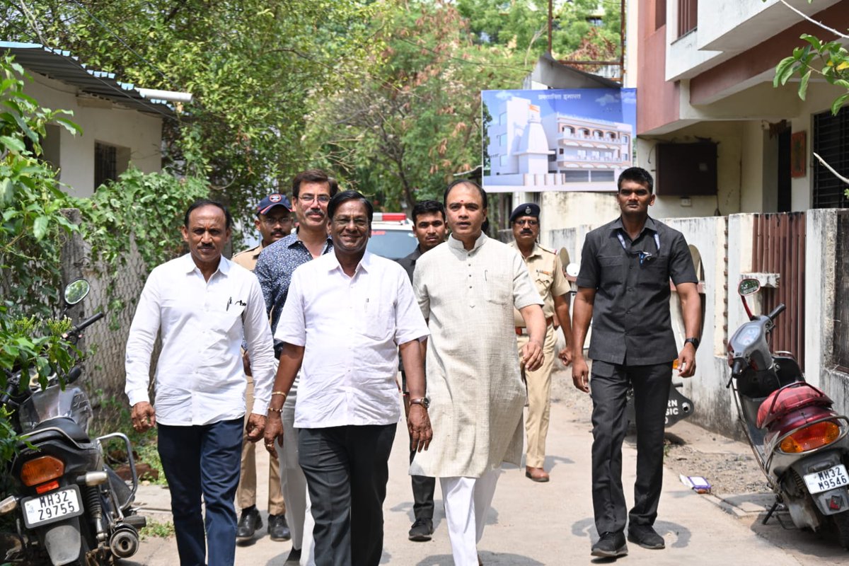 DRPANKAJBHOYAR's tweet image. स्वर्गीय हरीशभाऊ टावरी यांच्या निवासस्थानी सदिच्छा भेट देत त्यांच्या कुटुंबीयांची भेट घेतली.

यावेळी त्यांच्या आठवणींना उजाळा देत कुटुंबीयांशी संवाद साधला. 

 #CommunityConnect #Support #Legacy #Remembrance #wardha