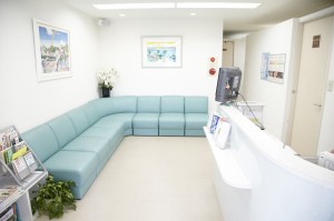 iwasaki_laser's tweet photo. 注射に恐怖心がある方向けの「レーザー星状神経節ブロック（低反応レベルレーザー照射）」を実施。首の痛みや自律神経失調症などに効果がある。

#顔面神経麻痺
#成人型アトピー性皮膚炎
#突発性難聴
#自律神経失調症
#頸筋症候群
#花粉症
#緊張性頭痛
#メニエール病 https://t.co/pS1AmNKpQL