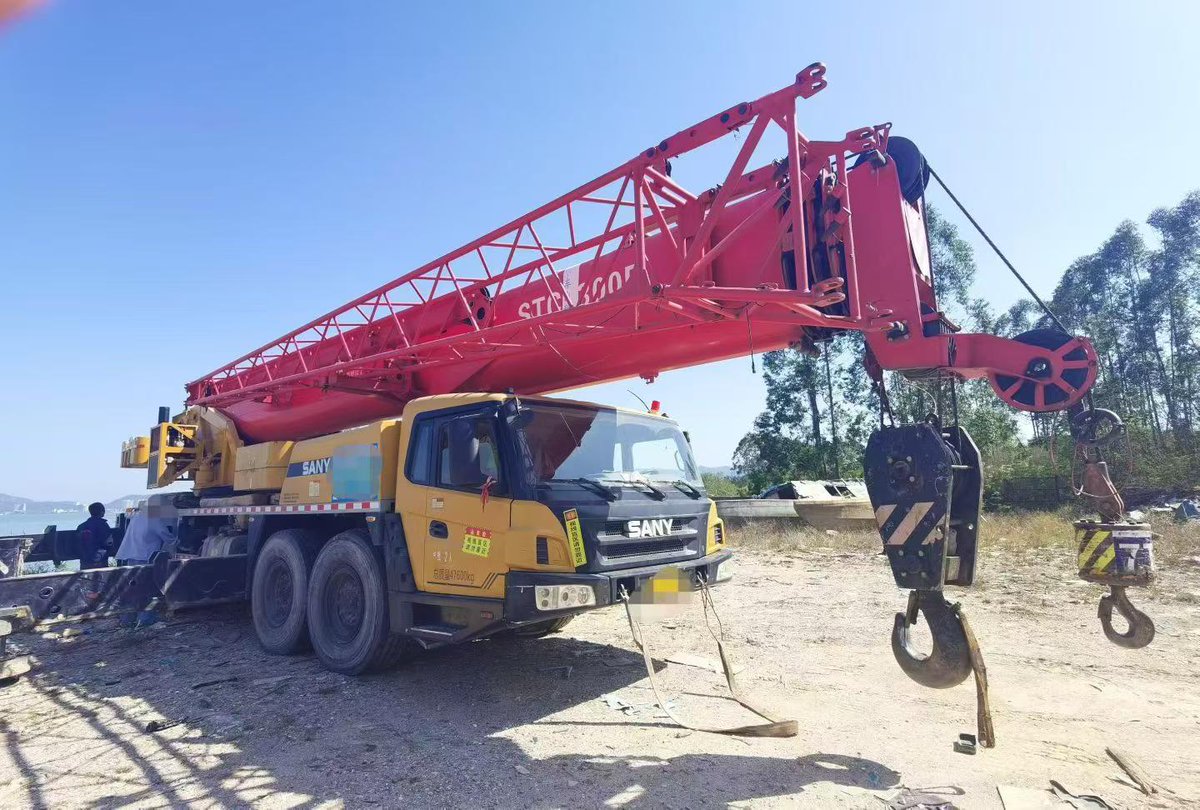 DindangMall's tweet photo. 2021 Year Sany 80ton truck crane for sale, type STC800E6, 49.5-meter main boom, 25ton counterweight, no accident, excellent condition, price $128000.
More info:https://t.co/kXpZzsp24N
#cranemachine #truckcrane #Sany #80ton #2021 https://t.co/xnmX4h0IH2
