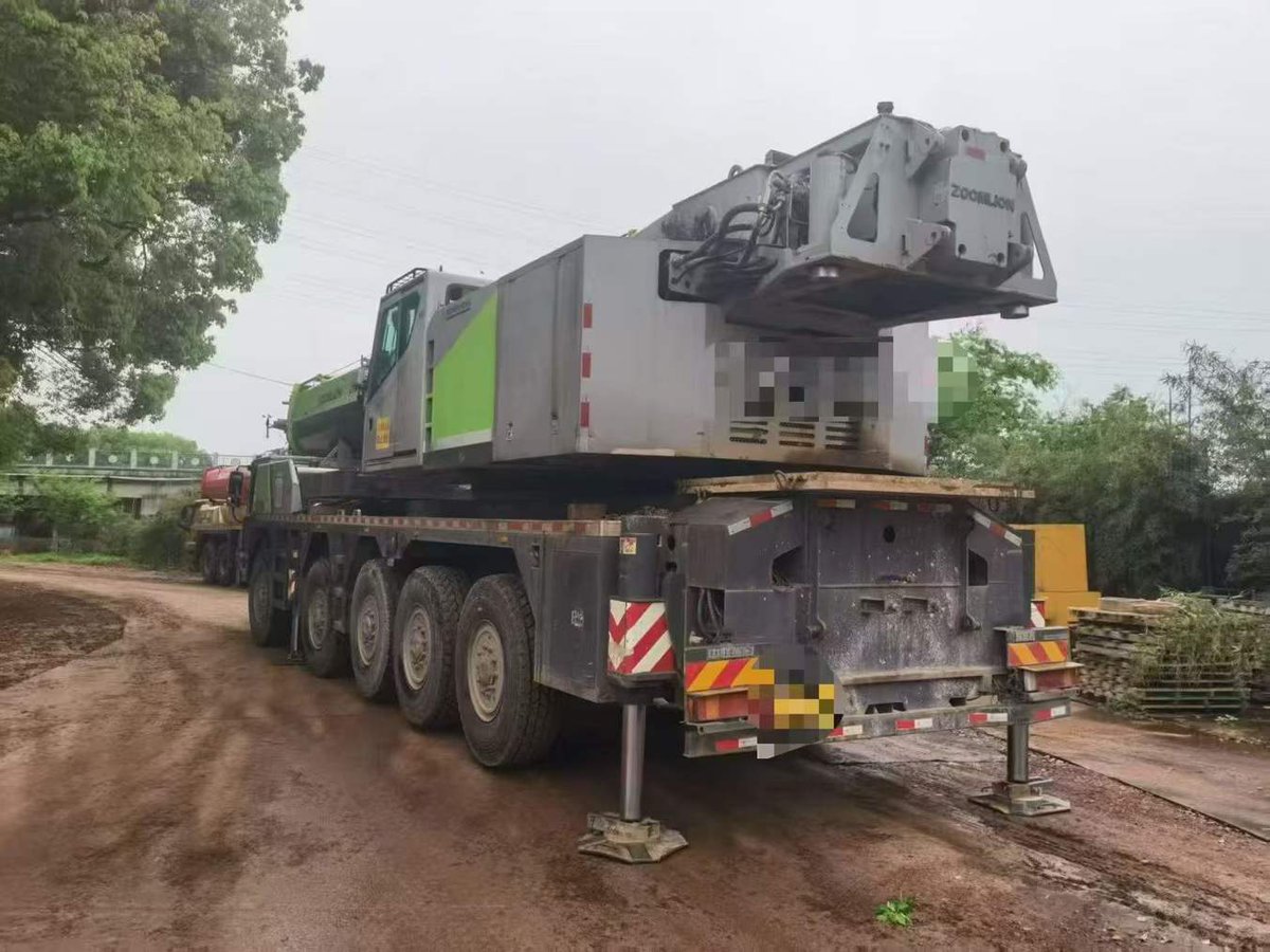 DindangMall's tweet photo. 2020 year Zoomlion 130ton truck crane for sale, type ZTC1300V7, 73.5 meter mainboom, 2 sections jib, 53 ton counterweight, dual WEICHAI engines, price $170000.
More info:https://t.co/3uQKaXgEhk
#cranemachine #truckcrane #Zoomlion #130ton #2020 https://t.co/sd68Zkmxru
