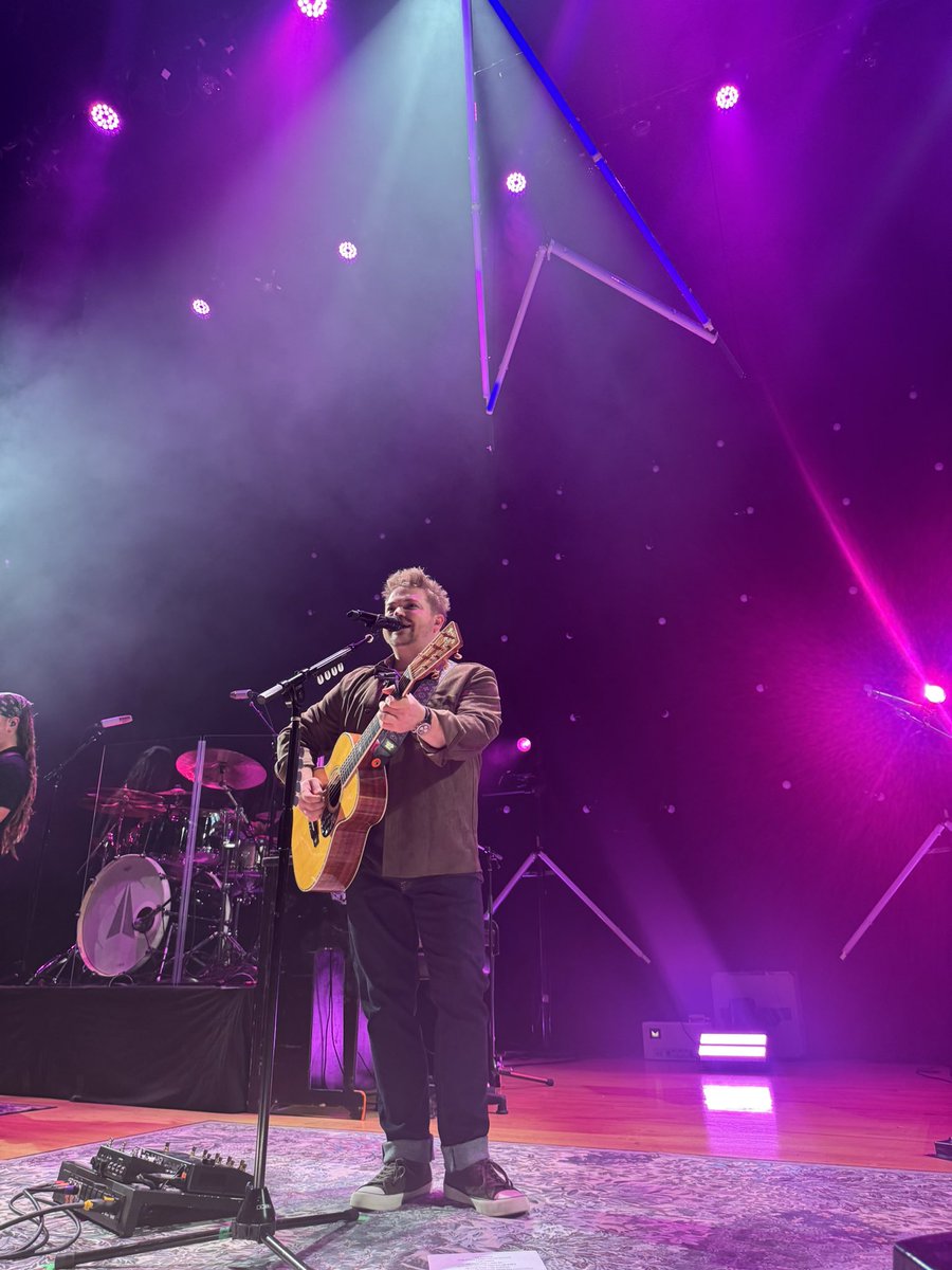 Emalee12TTV's tweet photo. I finally got to meet and talk to the one person that got me through my darkest days… 🥹 Also peep the drumstick in the merch photo that was given to me after the show! I wonder if he ended up reading the letter I gave him… 😅 @HunterHayes #evergreentour #hunterhayes https://t.co/aC6a7FhomD