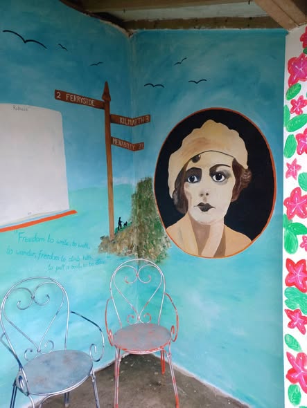 D_DuMaurier's tweet image. Many of you will already know that in Fowey, we have what is probably the best bus stop ever!  As the seasons change, a wonderful group of talented people give the bus stop a new look, usually with a theme related to Fowey and what is happening here at the time.