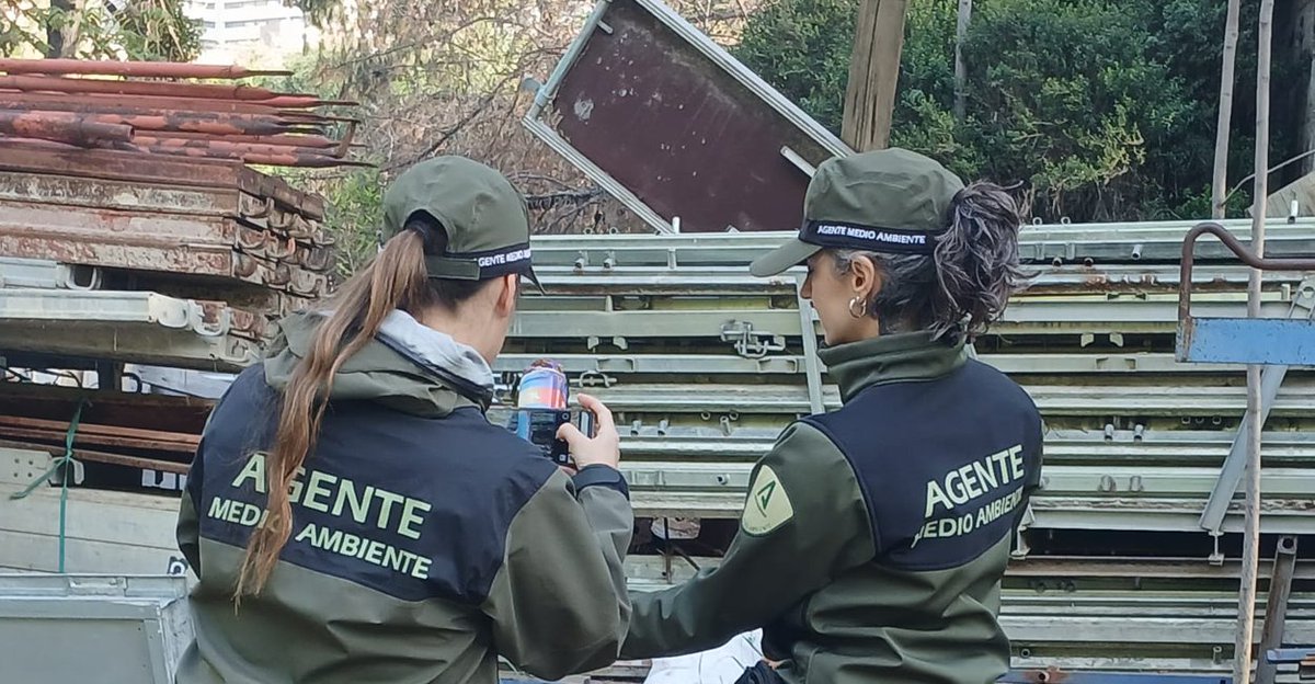 Agentes Medioambientales en Granada realizan inspección en una parcela rústica con gran cantidad de residuos peligrosos y no peligrosos.

Actuaciones para la protección del entorno y la correcta gestión de residuos.