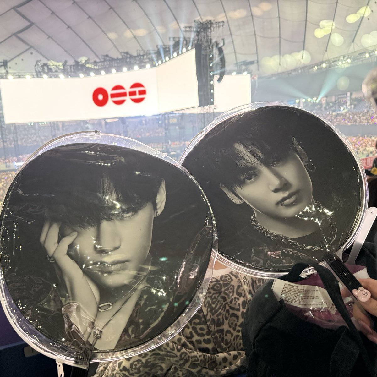 J____ma's tweet photo. 20260417♡
2019年ぶりのじょんぐく…長かった…おかえり…まだちゃんと好きすぎてかっこよすぎてむかついて()泣いたし𝐜𝐫𝐲𝐬𝐭𝐚𝐥 𝐬𝐧𝐨𝐰で全私が崩壊した( ；꒳​； )💜🤍 https://t.co/oK5BJg4v75