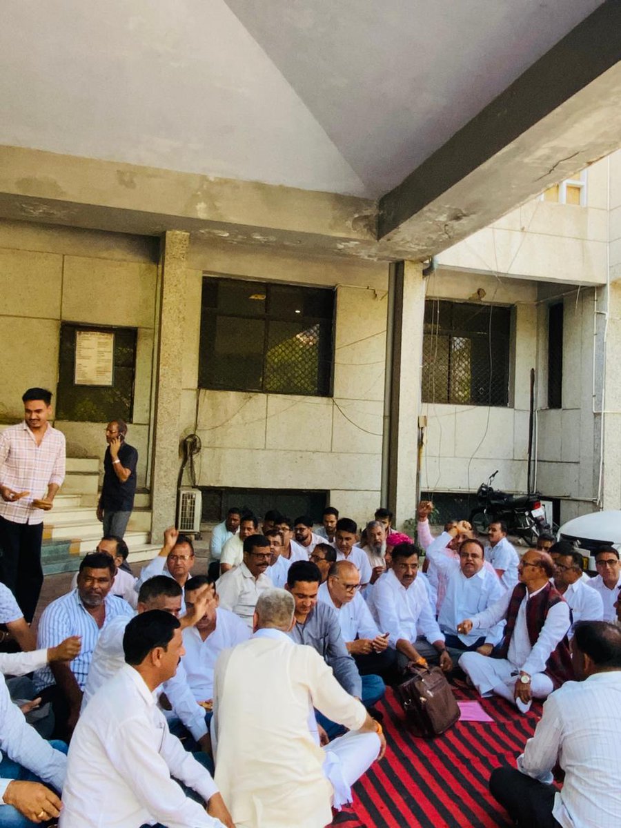 33 महीने का  चुका है।
राजस्थान सरकार कब तक अनदेखी करेगी?
#PHED_ठेकेदारों_की_सुने_सरकार