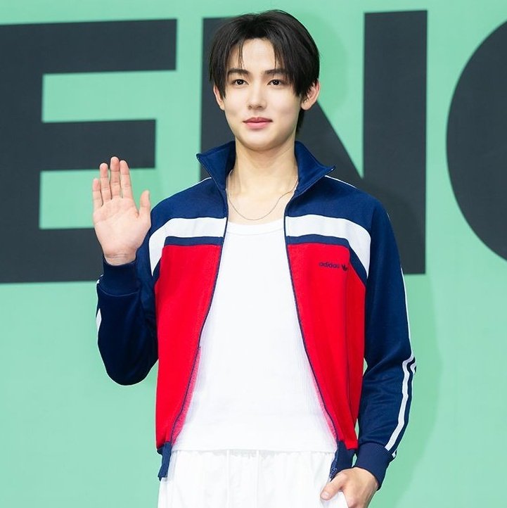 eomcoertis's tweet photo. Seonghyeon shared a funny anecdote of them during the Filming of REDRED 😂😭 

🦊: We filmed at a long-established freshwater eel restaurant (the restaurant that we can see on the teaser) and Keonho and Martin hyung even wore the owner’s apron and actively used props set.
🦊: *laughs* 
🦊: People passing by were curious about what we were filming so we just casually said it's a university homework 

LMAOOO 😭😂

#CORTIS #코르티스