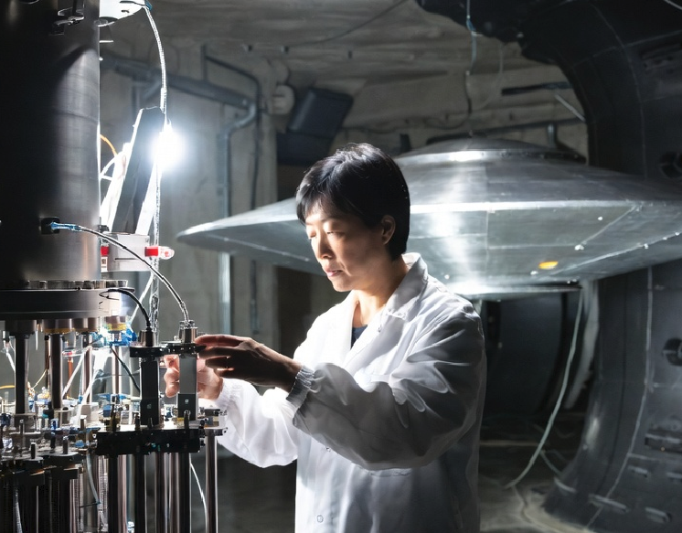 America24news__'s tweet image. Dr. Ning Li, a Chinese-American physicist born in 1943, gained attention in the late 1990s for her pioneering theoretical and experimental work on anti-gravity effects using rotating superconductors at the University of Alabama in Huntsville. 

The same facility as Dr. Amy