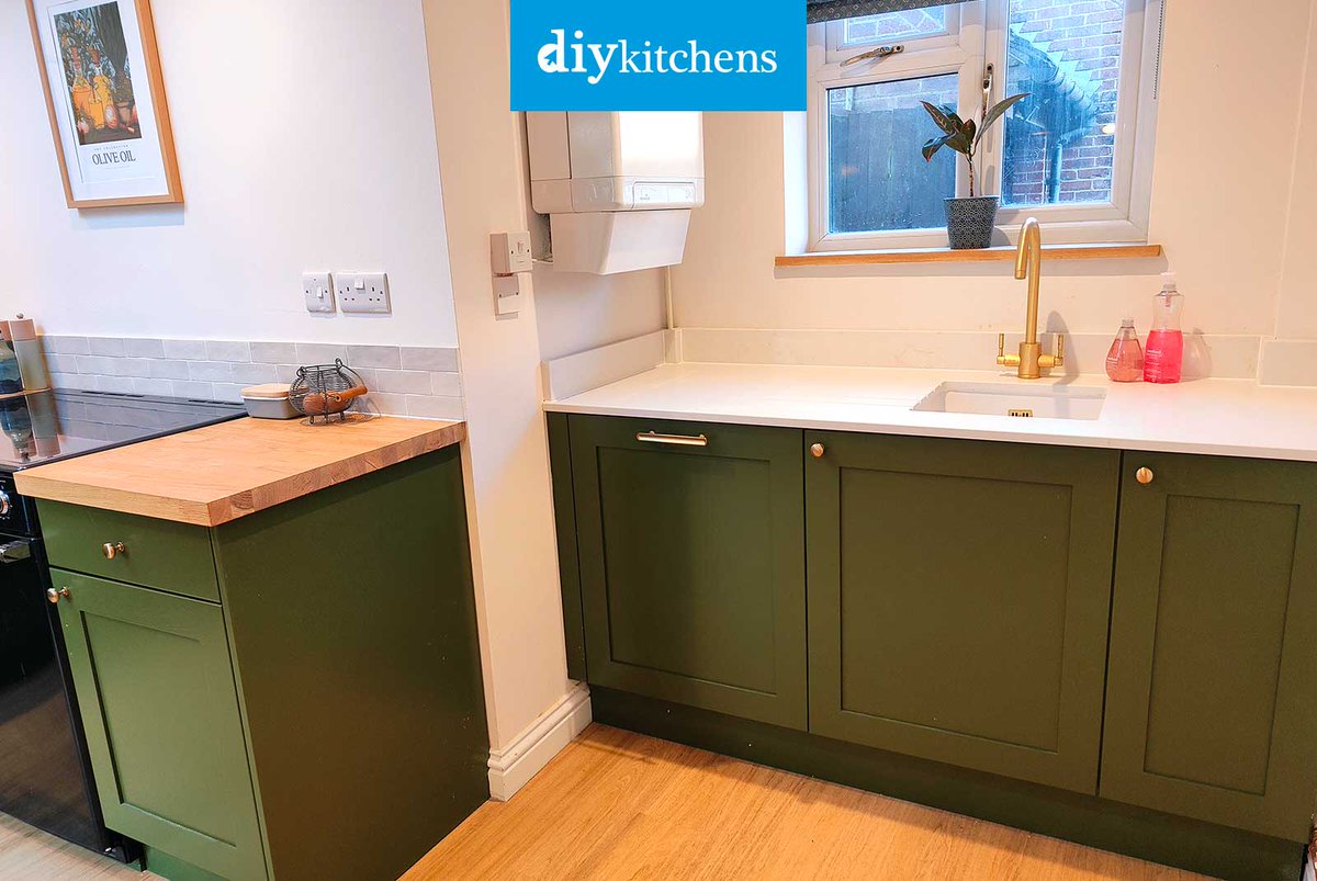 DIY_Kitchens's tweet image. 🌟 Alison from Dorset shows us her completed Innova Bramley Mussel &amp;amp; Bespoke Painted Shaker #kitchen, supplied by DIY Kitchens (Ref:4341) - bit.ly/CustomerKitche…

Visit diy-kitchens.com to see how much you could save on your dream kitchen! 

#bramley #shakerkitchen