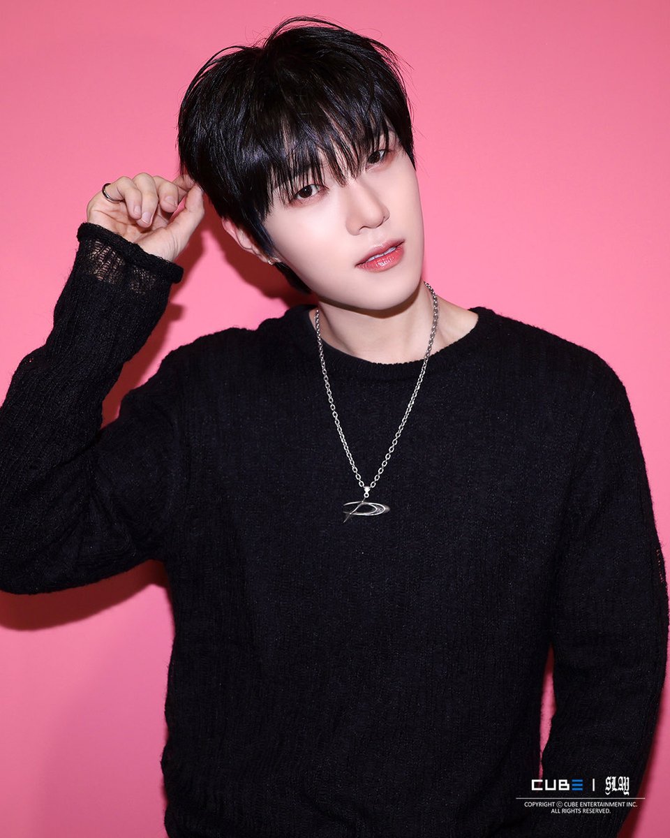 CUBE_SLAY's tweet photo. [📸] SLAY (슬레이) '나타나 줘' 음악방송 Behind Photo #3

#SLAY #슬레이
#나타나줘 https://t.co/GibquImioa