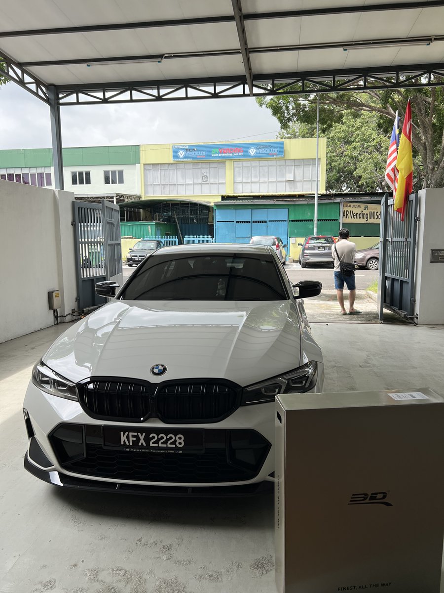 3d_mats's tweet image. Elevate your drive with the 3D GLORY mat! 🌟 Luxurious design meets functionality, perfectly complementing the BMW 3 Series. Upgrade your ride and make every journey a statement of elegance. 🚗✨ 

#BMW #3DGLORY #Elegance #CarInterior #Luxury #DrivingExperience