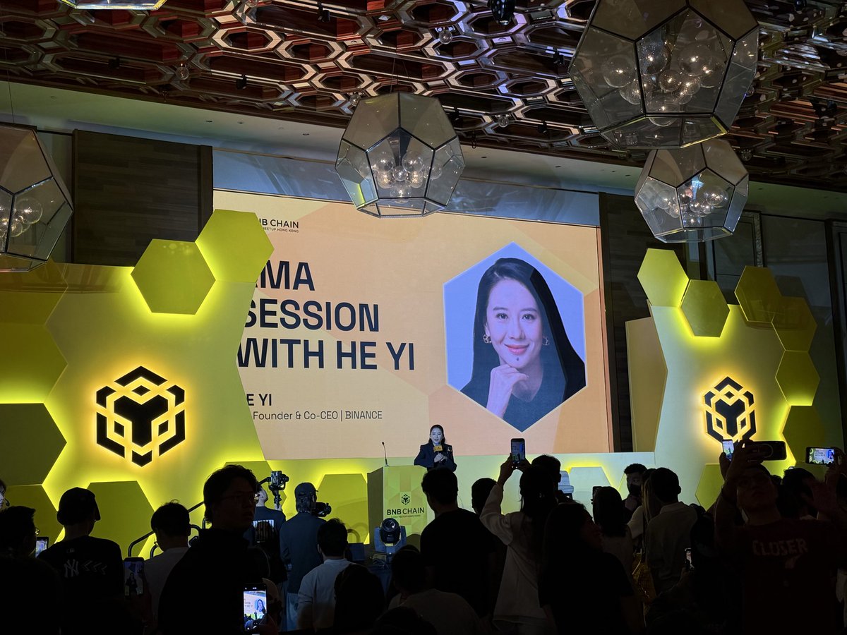 DAY_CAQ's tweet image. 见到了一姐，太有气质了！@heyibinance 
晚餐好丰盛！
#BNB #Binance #BNBChain