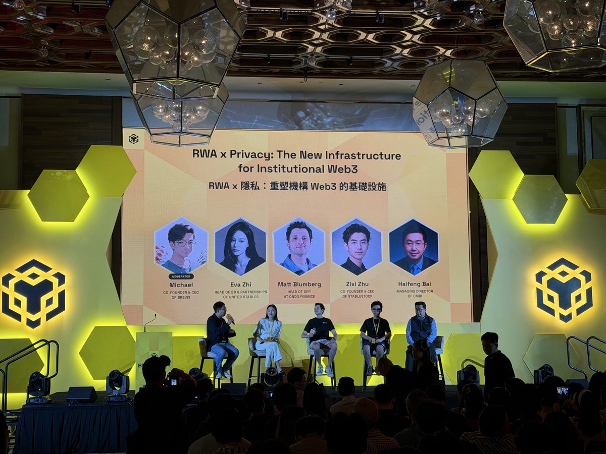 DAY_CAQ's tweet image. 见到了一姐，太有气质了！@heyibinance 
晚餐好丰盛！
#BNB #Binance #BNBChain