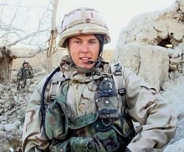 RoyGrinwis's tweet image. Vandaag herdenken we korporaal Cor Strik van de Koninklijke Landmacht.

Cor werd geboren op 10 december 1985 en diende als militair bij de Luchtmobiele Brigade. In 2007 werd hij uitgezonden naar #Afghanistan als onderdeel van de Nederlandse bijdrage aan de NAVO-missie.

Op 20