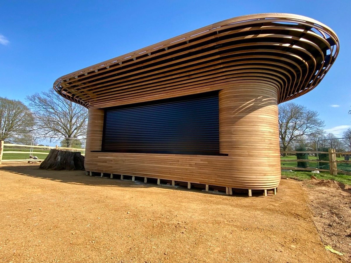 macemain's tweet image. Ta dah!! 

What a beautiful timber kiosk 😍 

And now fully fitted out, tested and landscaping completed too!!  

We can highly recommend the coffee and pastries served here and if you are into park runs, there's a great one very near here!! 

#coffee #kiosk #parkrun