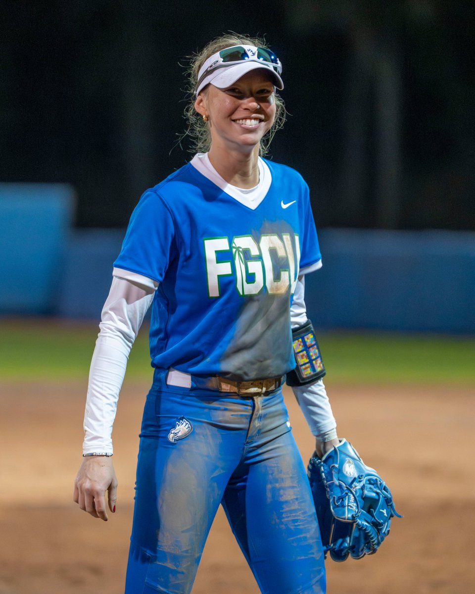 FGCU_Softball's tweet photo. honoring our eight seniors this week ahead of senior day!

thank you, Gibby! 💙💚 https://t.co/aypJuTwgP5