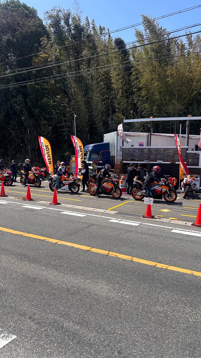 crosspoint2016's tweet image. 去る4月11日に開催された
REPSOL &amp;amp;  CBR1000RR-R
オーナーズミーティングの様子です☆ 快晴で良かったぁ☀️
ご利用ありがとうございました🙇‍♂️🙇‍♀️🤗
#REPSOL
#CBR1000RR_R
#オーナーズミーティング
#ライダーズカフェクロスポイント
#crosspoint2016