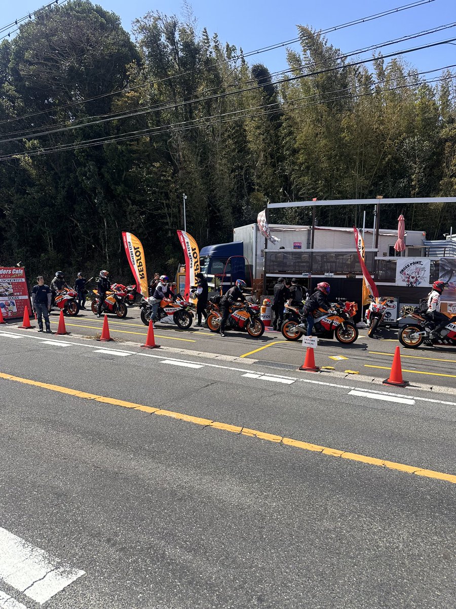 crosspoint2016's tweet image. 去る4月11日に開催された
REPSOL &amp;amp;  CBR1000RR-R
オーナーズミーティングの様子です☆ 快晴で良かったぁ☀️
ご利用ありがとうございました🙇‍♂️🙇‍♀️🤗
#REPSOL
#CBR1000RR_R
#オーナーズミーティング
#ライダーズカフェクロスポイント
#crosspoint2016