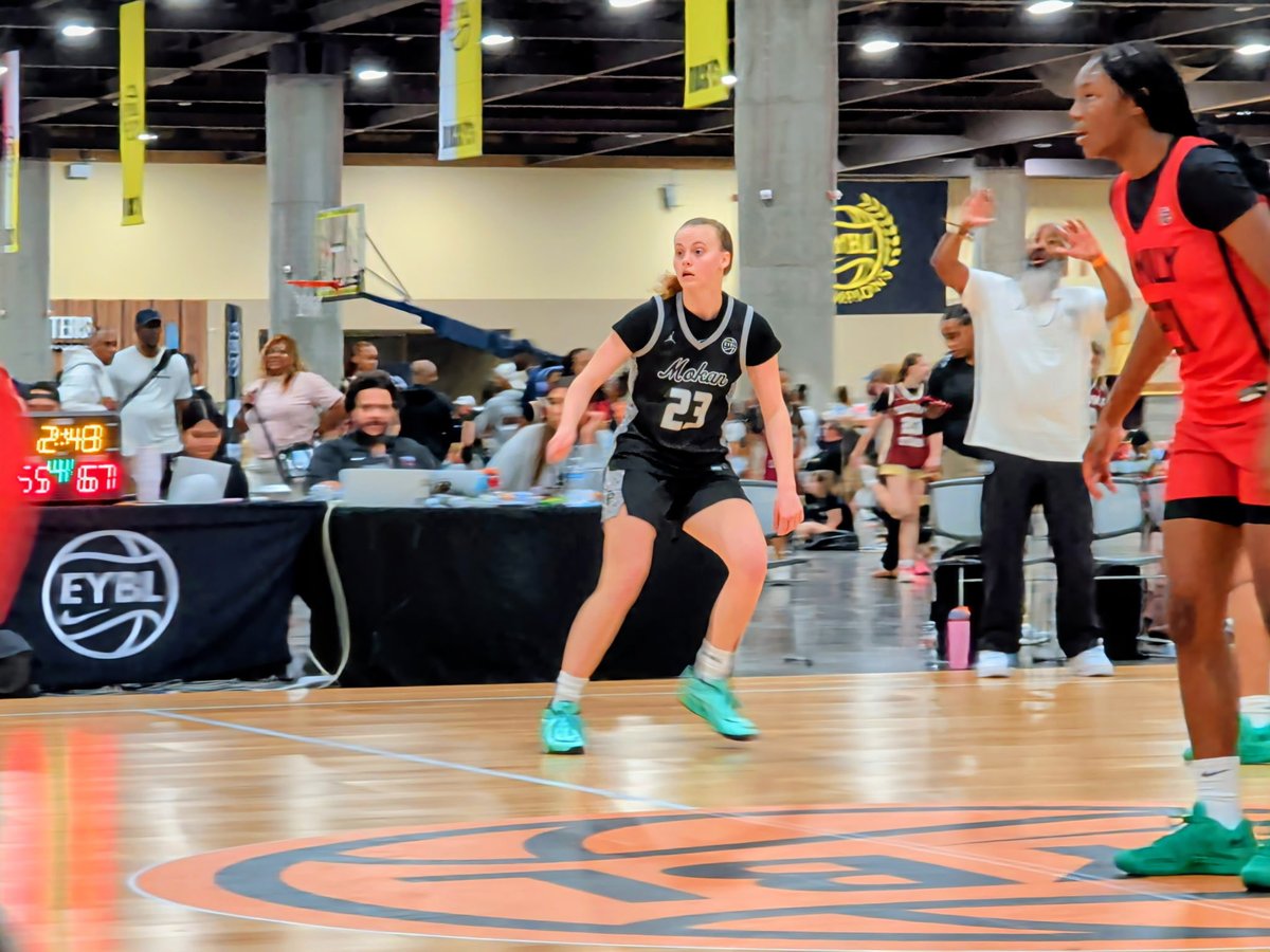 rileyheinmo's tweet photo. Great weekend in Phoenix at @NikeGirlsEYBL .  I’ve wanted to play on these courts for the past few years and finally got my chance.  Enjoyed new teammates, new coaches and the step up in competition. 

Excited for summer and ready to work hard to make the most of this opportunity

@MokanGirls @Dylan_Evans85 @NikeGirlsEYBL