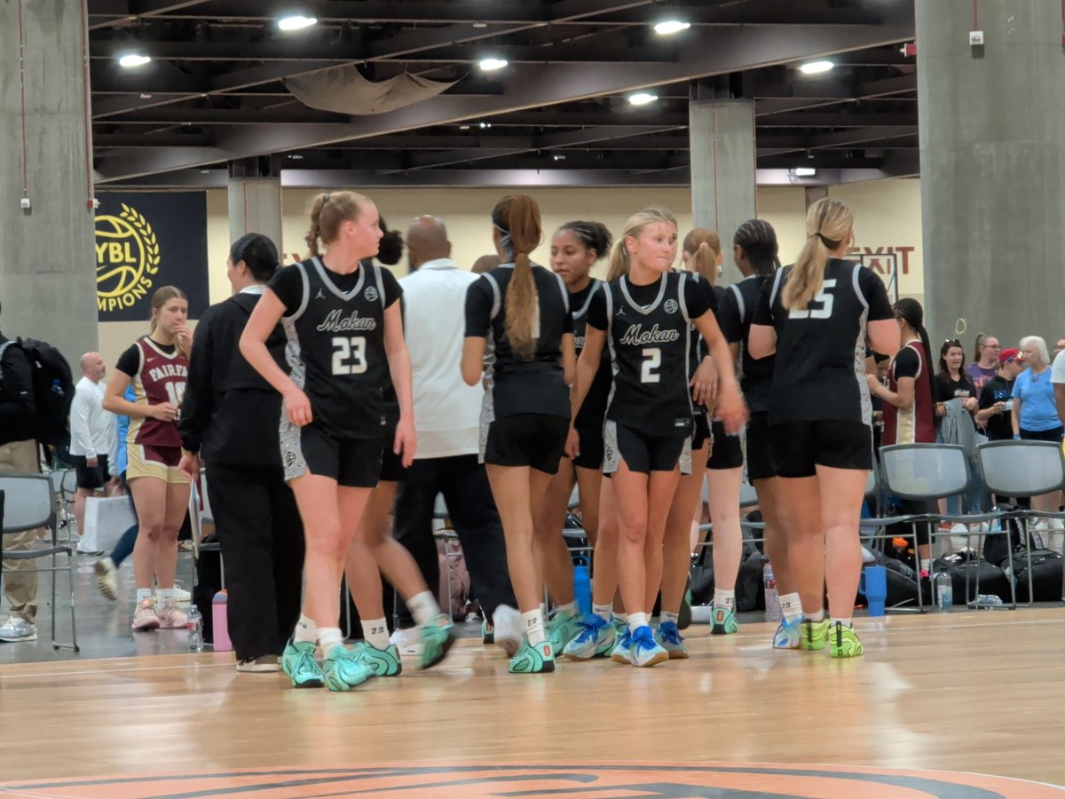 rileyheinmo's tweet photo. Great weekend in Phoenix at @NikeGirlsEYBL .  I’ve wanted to play on these courts for the past few years and finally got my chance.  Enjoyed new teammates, new coaches and the step up in competition. 

Excited for summer and ready to work hard to make the most of this opportunity

@MokanGirls @Dylan_Evans85 @NikeGirlsEYBL