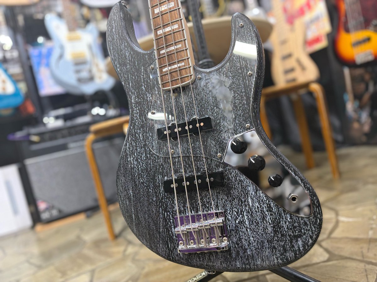 bbsapporock's tweet image. #used【GrassRoots G-AMAZE-DX/LS(Black Satin in White)】

委託品として入荷🚚💨

目立った傷はなく、とても状態の良い一本⭕️

ソフトケース、ストラップ、スタンド、シールド、ピックまで付属しております‼️

小ぶりなディンキーシェイプで抱えやすく、ベースを始めたいという方、要チェックです🔰