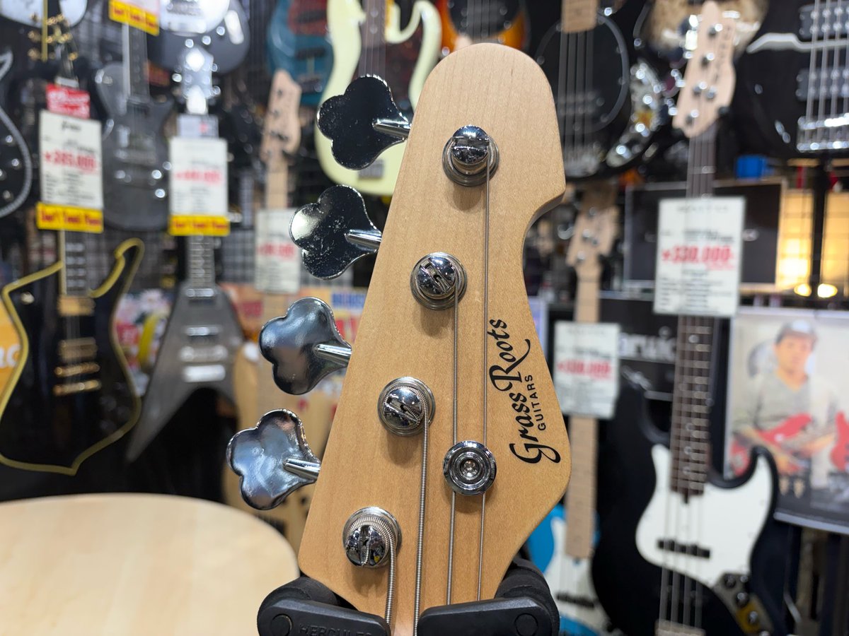 bbsapporock's tweet image. #used【GrassRoots G-AMAZE-DX/LS(Black Satin in White)】

委託品として入荷🚚💨

目立った傷はなく、とても状態の良い一本⭕️

ソフトケース、ストラップ、スタンド、シールド、ピックまで付属しております‼️

小ぶりなディンキーシェイプで抱えやすく、ベースを始めたいという方、要チェックです🔰