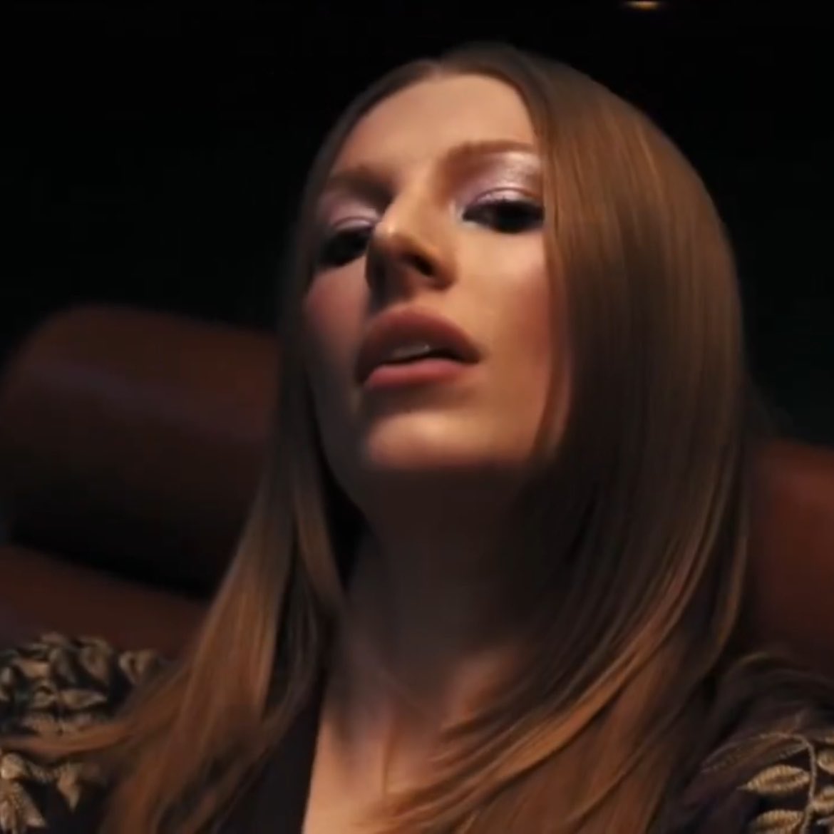 𝐳𝐨𝐞 tweet media