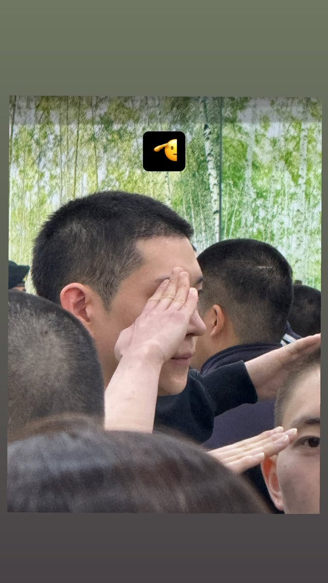 A glimpse of #KimYoungDae at the Training Center on his enlistment day

c: Outer Staff IG
